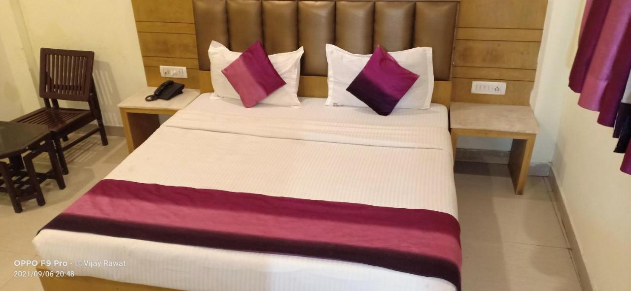 Hotel Golden Gate Нью-Дели Экстерьер фото