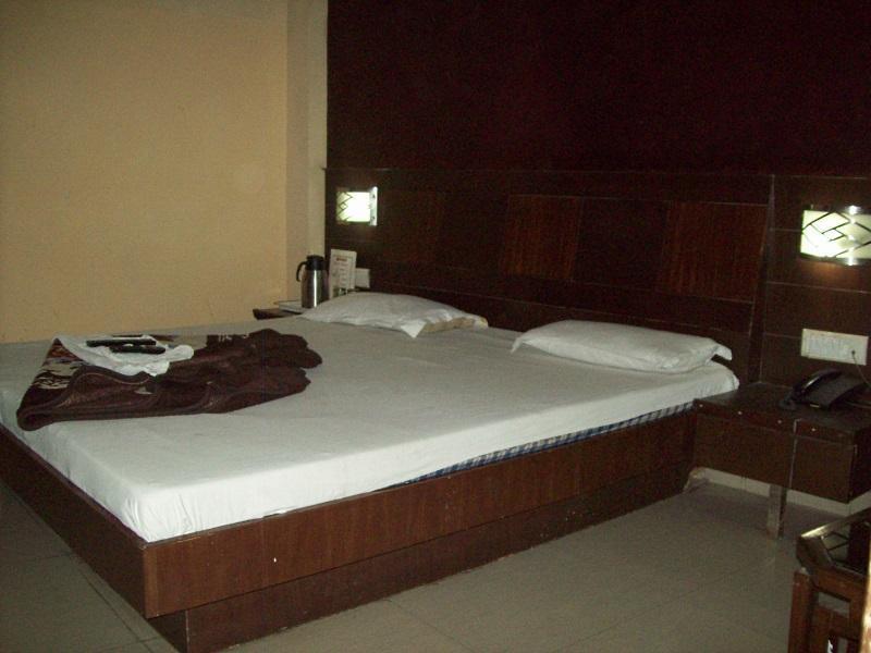 Hotel Golden Gate Нью-Дели Экстерьер фото